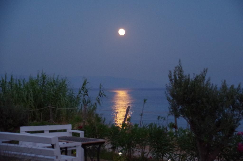 La Mer Seaside Apartments ดริยอส ภายนอก รูปภาพ